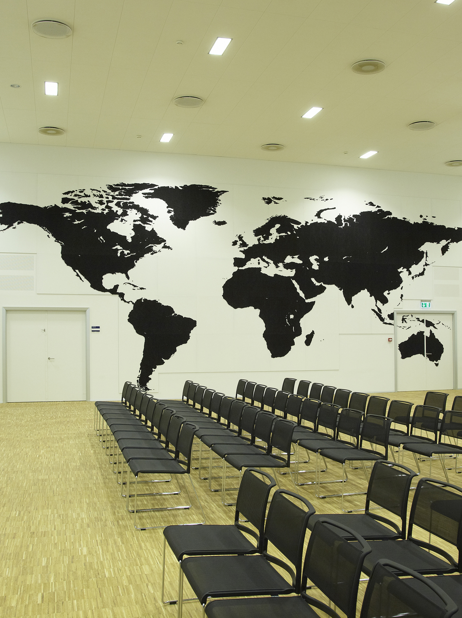 fraster, filt, opklæbning, akustik, uld filt, inspiration, design, indretning, filttavle, udsmykning, opklæbet filt, filt på væg, limet filt, vægfilt, filtfarve, dekoration